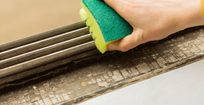 O método simples para limpar fácil os trilhos das janelas