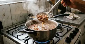 Demorei muito para entender por que o feijão não deve ser temperado antes de cozinhar na pressão