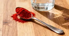 Uma pequena quantidade debaixo da língua é suficiente para baixar a pressão arterial aos níveis normais