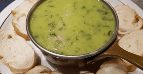 Aprenda como fazer um delicioso caldo verde em uma versão low carb e mais saudável