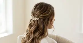 O acessório de cabelo que voltou com força em 2026 e rejuvenesce o visual em segundos