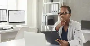 Curso gratuito capacita mulheres para atuarem no mercado financeiro