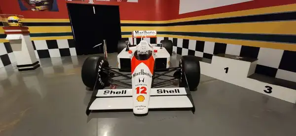 Réplica da McLaren de Ayrton Senna