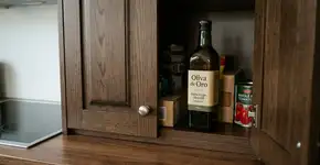 Demorei muito para entender por que na Grécia o azeite de oliva não deve ser guardado em garrafas de vidro transparente
