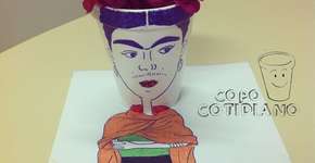 Memes e cultura pop em copinhos de café