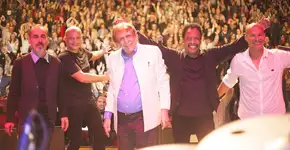 Renato & Seus Blue Caps faz show de seis décadas de jovem guarda