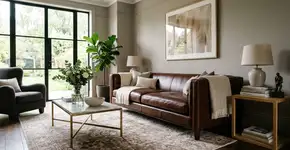 Na Itália, o sofá de couro nunca é limpo com álcool para a superfície não ressecar e rachar