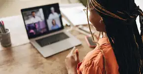 A busca pelo equilíbrio entre home office versus trabalho híbrido