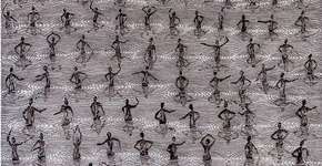 Exposição discute a relação entre fotografia e esculturas