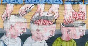 Artista de rua italiano que faz obras críticas e satíricas ao redor do mundo