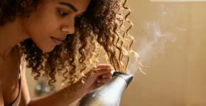 3 hábitos que destroem seu cabelo sem proteção