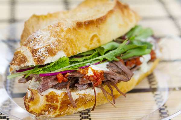 Sanduíche de carne assada (Barraca da Mônica)