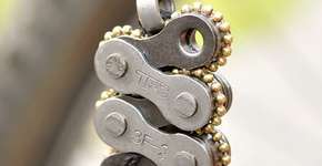 Paixão em duas rodas: marca cria bijuterias com peças usadas de bicicleta