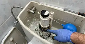 Qual a diferença entre os dois botões do vaso sanitário?