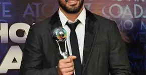 Juliano Cazarré faz posts machistas e bate-boca com seguidores