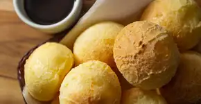 Pão de queijo preguiçoso com apenas 3 ingredientes