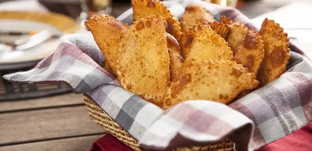 Crocante e sem óleo: aprenda a fazer pastel na air fryer