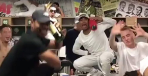 Dançarinos de Justin Bieber fazem farra no vestiário do Palmeiras