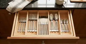 O que significa a mania de organizar os talheres por tamanho na gaveta, segundo a psicologia