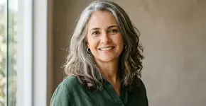 Nutricionistas recomendam 5 grupos alimentares para “combater o aparecimento de cabelos brancos” e ajudar a restaurar a espessura, a cor preta e o brilho originais dos fios