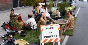 Transforme uma vaga de carro em um pequeno parque público