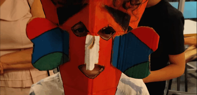 Oficina de máscaras de papelão, com Uberê Guelé