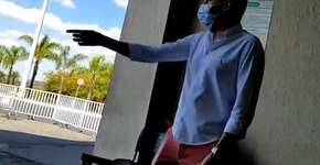 Sócio de restaurante no DF ofende entregador que carregava celular