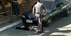 PM pisa em pescoço de mulher preta de 51 anos e causa revolta
