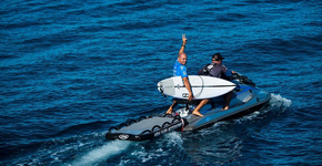 Após fatalidade, Kelly Slater propõe abate de tubarões em ilha