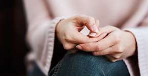 Câncer na unha: conheça os sinais de alerta de melanoma subungueal