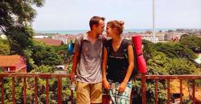 Conheça o casal russo que viaja o mundo sem dinheiro