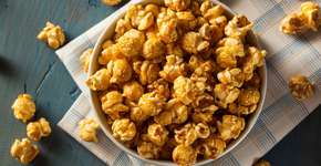 Essa pipoca caramelizada com canela e cravo é a estrela que faltava na sua festa junina