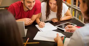 Curso Anglo oferece bolsas de estudo de até 100% de desconto