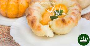 Para o inverno: sopa na massa de pizza com borda recheada