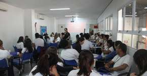 Moradores da periferia de SP recebem aula de educação financeira