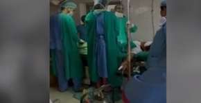 Médicos brigam durante cesariana e bebê morre em mesa de parto