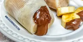 Assista ao preparo de paletas mexicanas de banana com Nutella