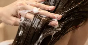 Os cabeleireiros famosos concordam: o condicionador não é um complemento ao shampoo, é um grande aliado que nutre, protege e hidrata os cabelos danificados