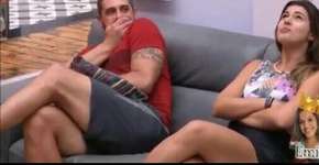 No BBB 17, Vivian solta pum na frente de Daniel e tenta disfarçar