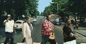Sambistas fazem versão da capa de Abbey Road, dos Beatles