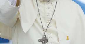 Papa autoriza que padres perdoem mulheres em casos de aborto