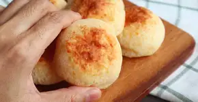 Pão de queijo de tapioca na frigideira feito em menos de 10 minutos