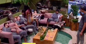 BBB20: Lucas levanta a toalha de Flayslane e internet se revolta
