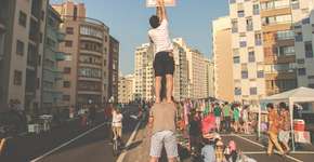 Publicitários espalham placas para sinalizar as ‘praias’ de SP