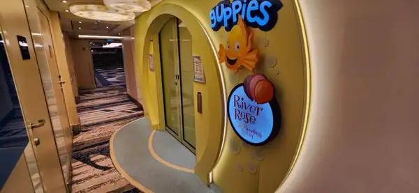 Splash Academy --espaço com brincadeiras, jogos e monitoria para crianças de 3 a 12 anos