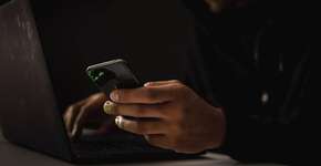 Mulher engana golpista de WhatsApp e sai com celular recarregado