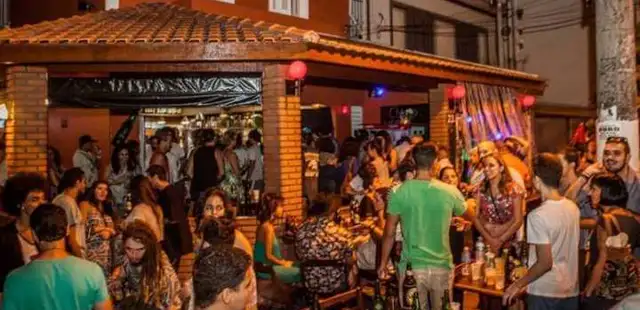 9 bares paulistanos que te convidam a beber na rua