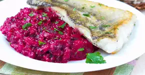 Prepare o melhor peixe grelhado com salada de beterraba
