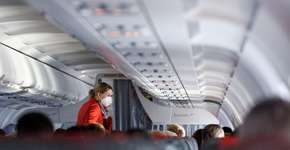 “É pela saúde”: Aeromoça revela o que você nunca deve comer em um avião