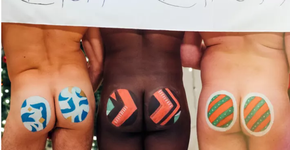 Ensaio transforma corpos nus em enfeites de Natal divertidos